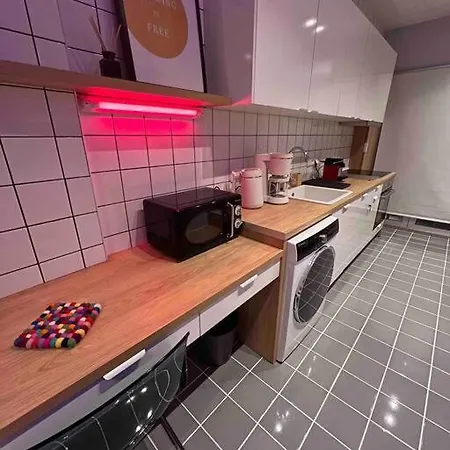 Santa Sophia's Elegant Pop Appartement