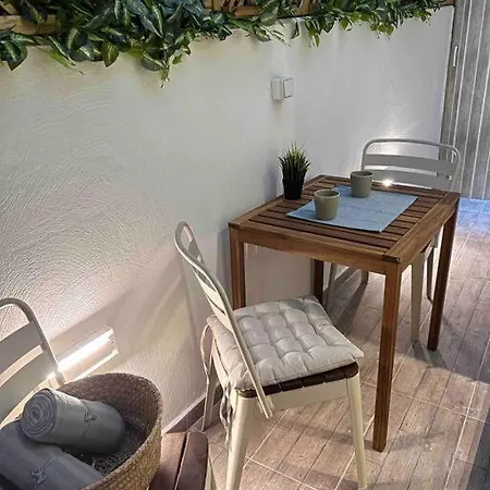 Santa Sophia's Elegant Pop Appartement *