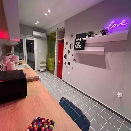 Santa Sophia's Elegant Pop * Θεσσαλονίκη