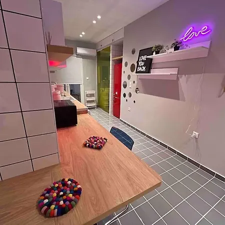 Santa Sophia's Elegant Pop Appartamento Salonicco